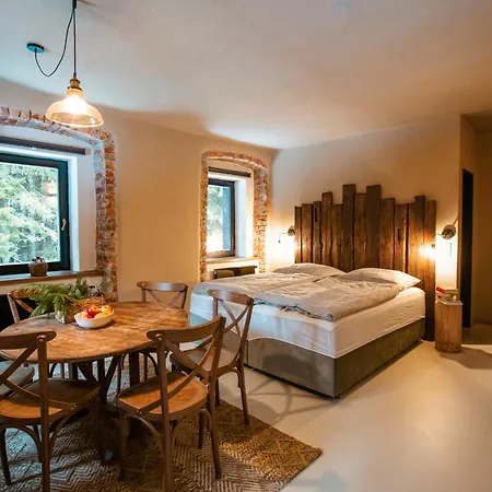 Casa de hóspedes Mezi Lesy 3*